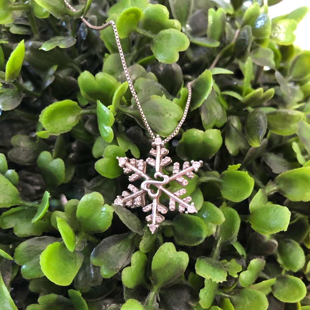 Kay Open Hearts Snowflake Pendant w/ Chain